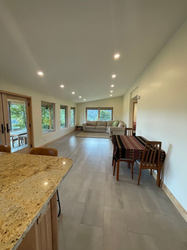 Building Photo - Rural 3 Bedroom, 2 Bath - Ruch & Applegate River Area