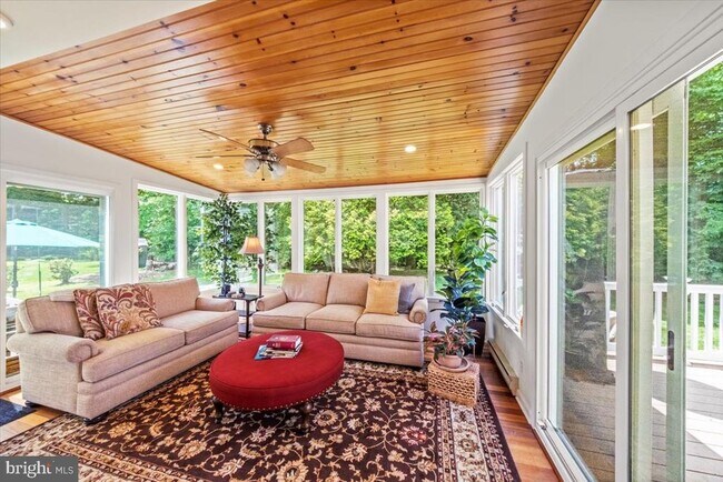 Building Photo - 40 Pine knoll Dr