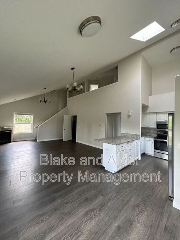 Building Photo - 5609 SE 117th Ave
