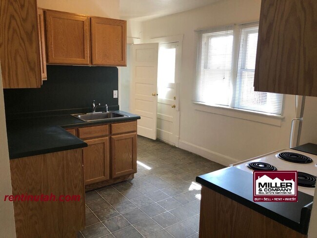 Building Photo - 724 E 600 S