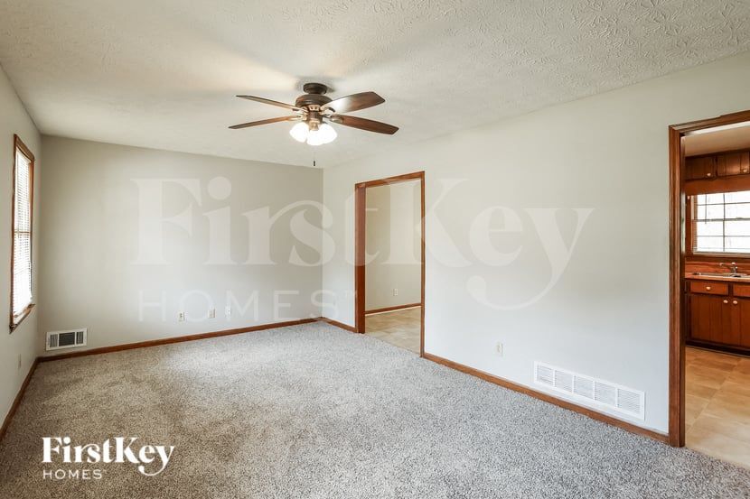 Building Photo - 240 Summerwood Ln
