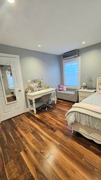 Building Photo - 55 Lakeview St