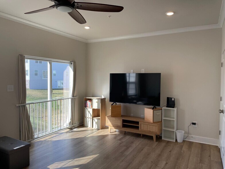 Building Photo - 1235 Greylock Ln