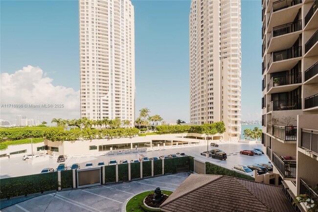 Building Photo - 540 Brickell Key Dr