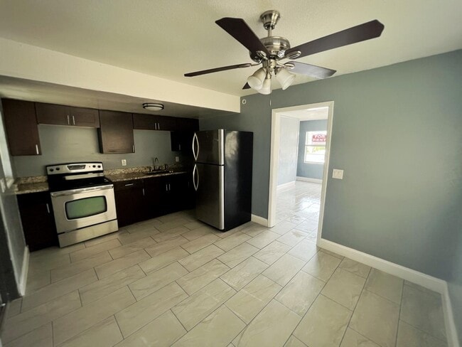 Primary Photo - 228 Ave Q NW