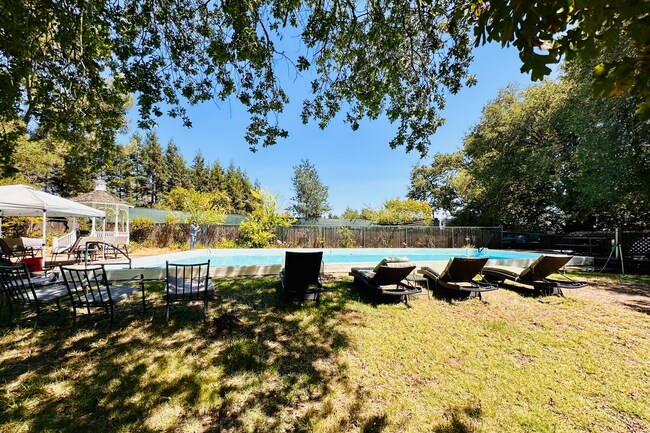 Building Photo - 2499 Madrona Ave
