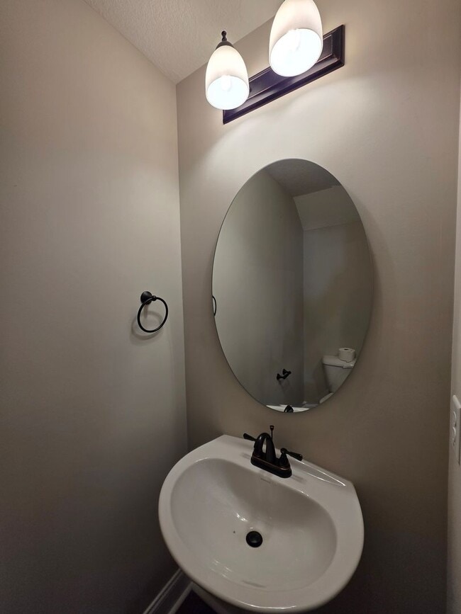 Building Photo - Live Where Comfort Meets Convenience in This Stylish 3 Bedroom Townhome