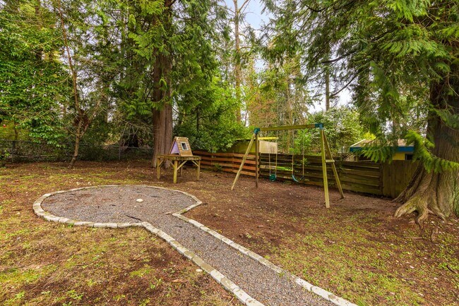 Building Photo - 16725 10th Ave NE