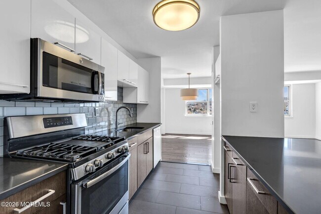 Building Photo - 10 Ocean Blvd