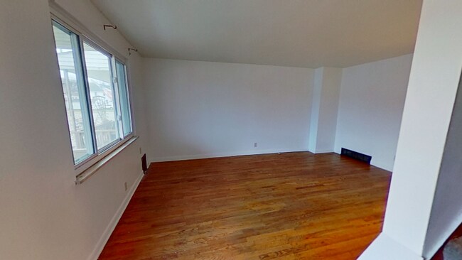 Building Photo - 11 W McNutt St