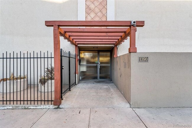 Building Photo - 1390 Emerson St