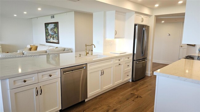 Building Photo - 4001 N Ocean Blvd