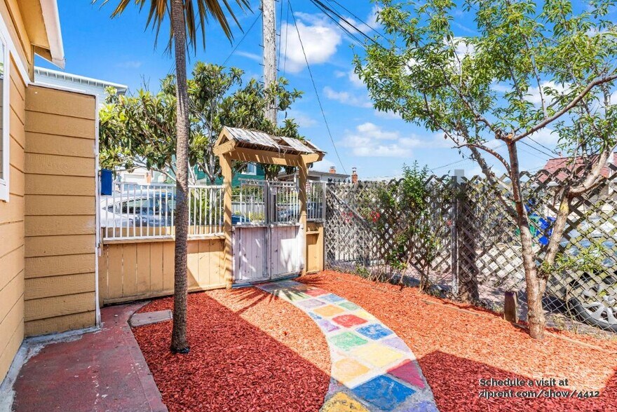 Building Photo - 5210 Sacramento Ave