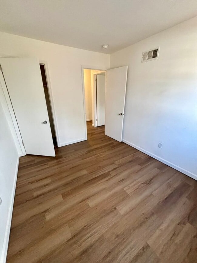 Building Photo - 68 Village Dr