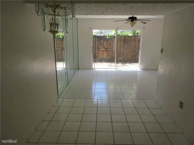 Building Photo - 803 W Oakland Park Blvd