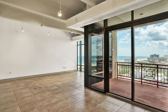 Building Photo - Live the Metropolitan Lifestyle