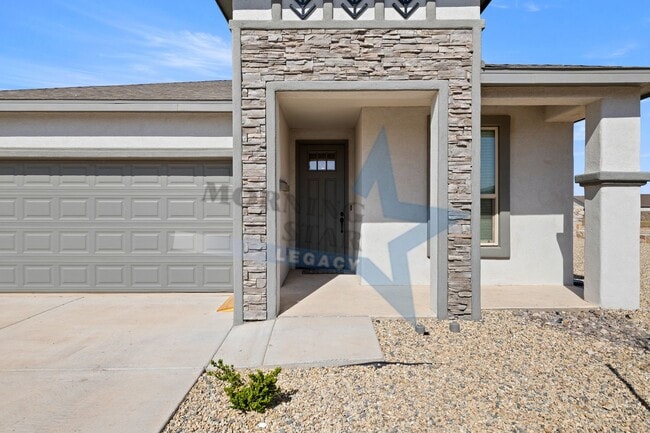 Building Photo - 4 bedroom with 3 bathrooms!!!!