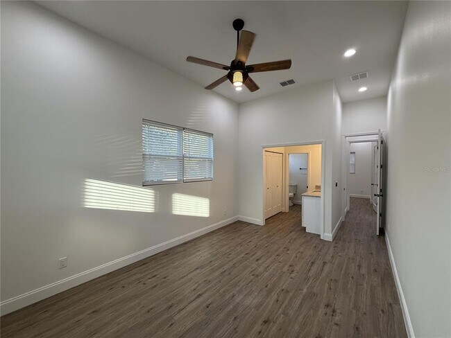 Building Photo - 14 S Forest St