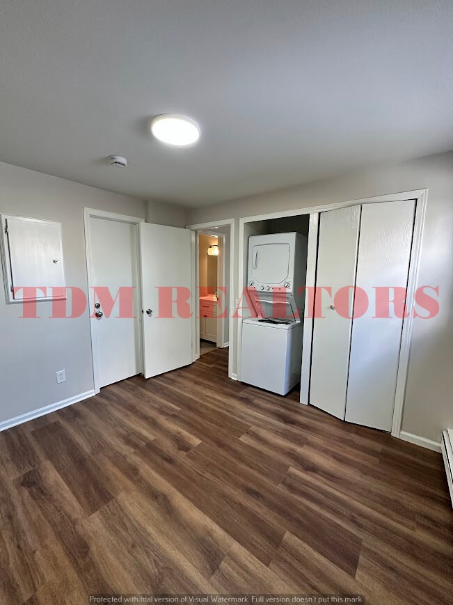 Building Photo - 302 E Clinton St