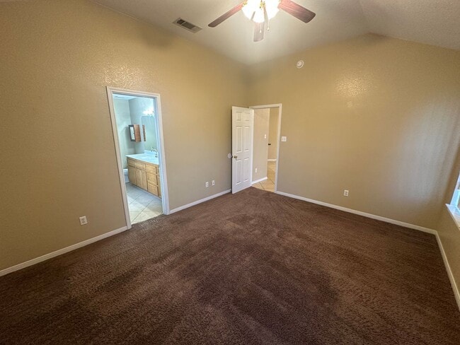 Building Photo - AVAILABLE NOW!!