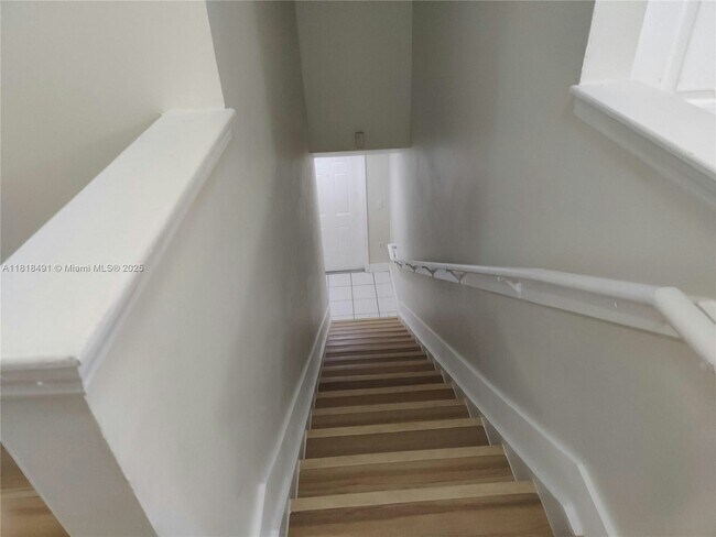 Building Photo - 2474 Centergate Dr