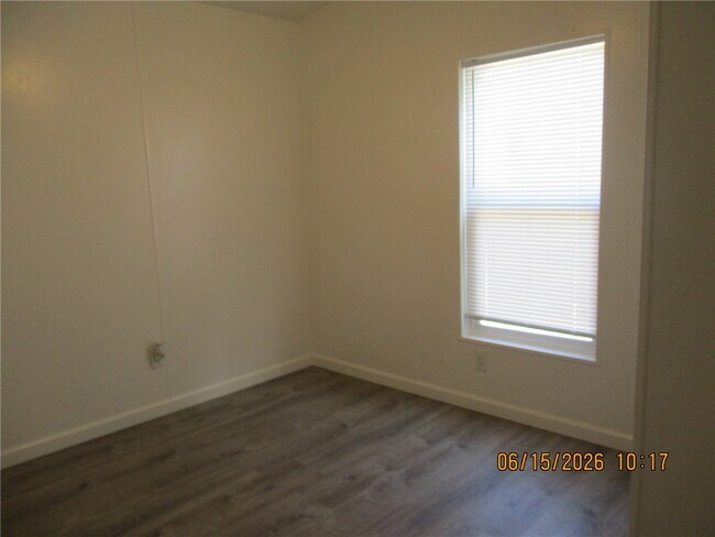 Building Photo - 569 Harbor Dr