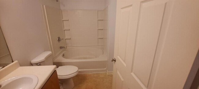 Building Photo - 4204 Fairington Ridge Cir