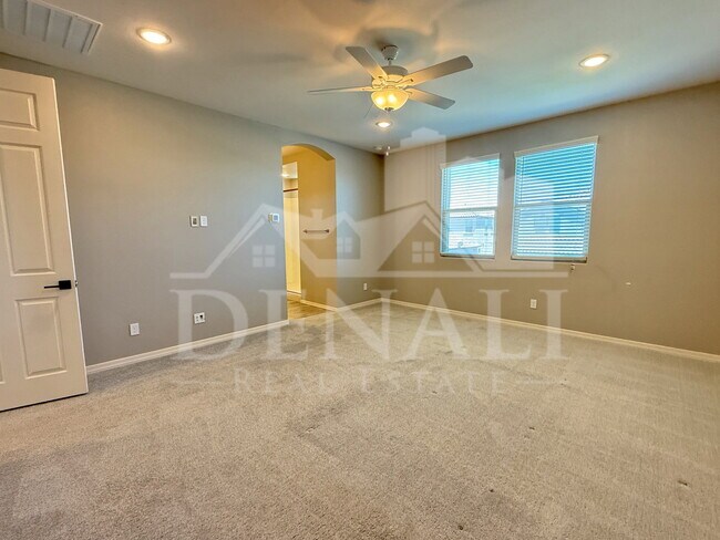 Building Photo - 15068 W Pierce St