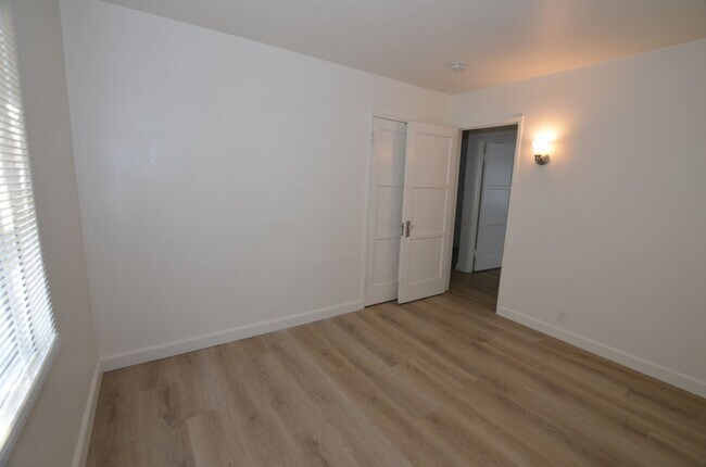 Building Photo - 2Bd/1Ba Single Family Home