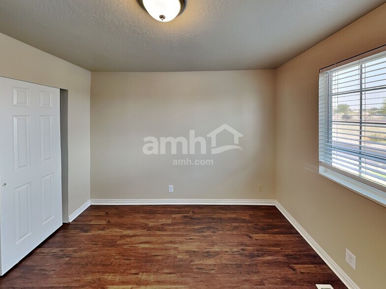 Building Photo - 5555 W Lodestone Ave