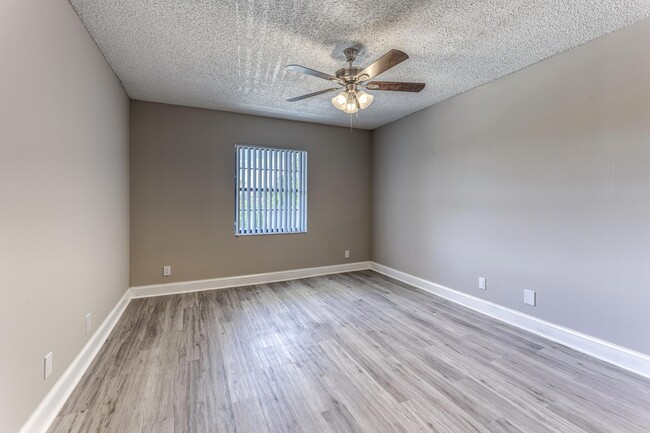 Building Photo - 240 SE 10th St