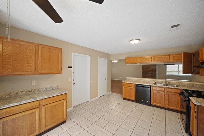 Building Photo - 18206 Brooknoll Dr