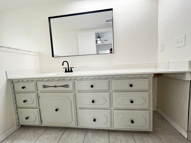 Building Photo - 1204 NW Fort Sill Blvd