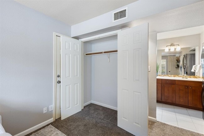 Building Photo - 7685 Northcross Dr