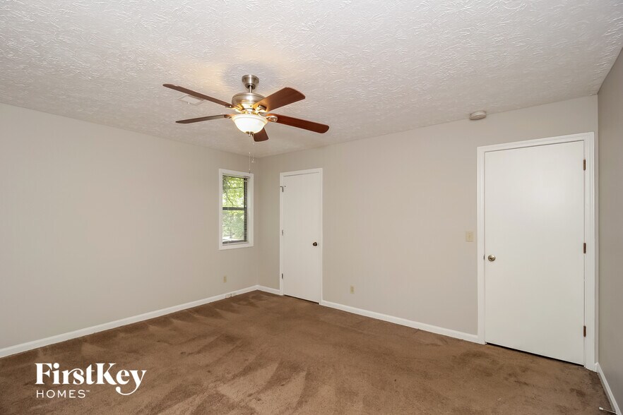 Building Photo - 1049 Rolling Green Dr