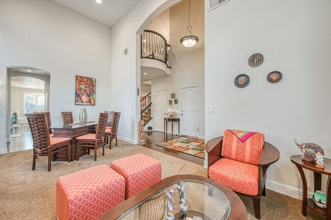 Building Photo - Spacious Home on Oversized Lot with Pool and Solar!