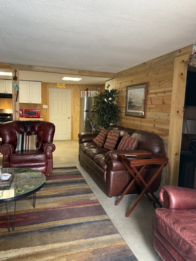 Building Photo - 719 W Mission Ln