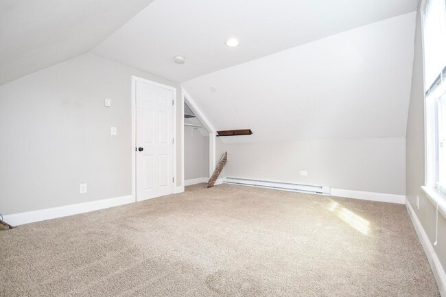 Building Photo - 5 Fern Ct