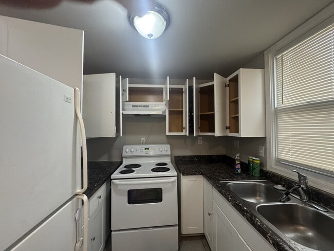 Building Photo - 6744 Bellefontaine Ave