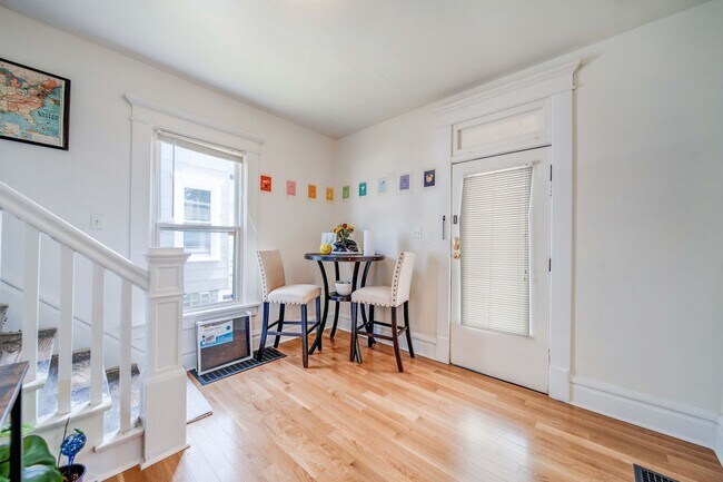 Building Photo - Ultimate 6-Bedroom House with Amazing Front Porch!