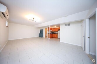 Building Photo - 569 Putnam Ave