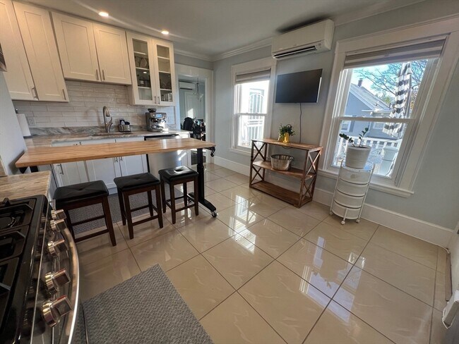 Building Photo - 17 Emerson St