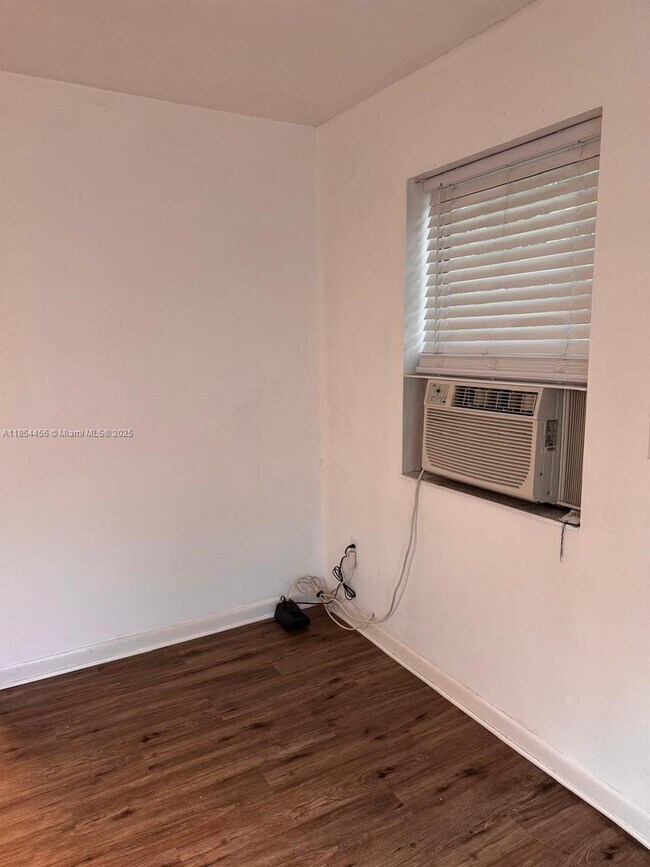 Building Photo - 6151 SW 35th St
