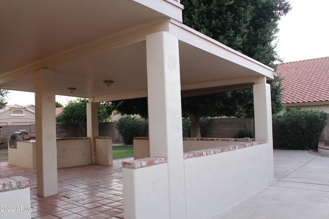 Building Photo - 402 N Rita Ln