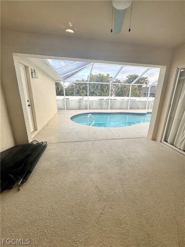 Building Photo - 4409 SW 15th Ave