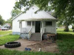 Building Photo - VANDALIA - 3 Bedroom, Large Garage & Fenced Yard -ONLY  $999 DOWN