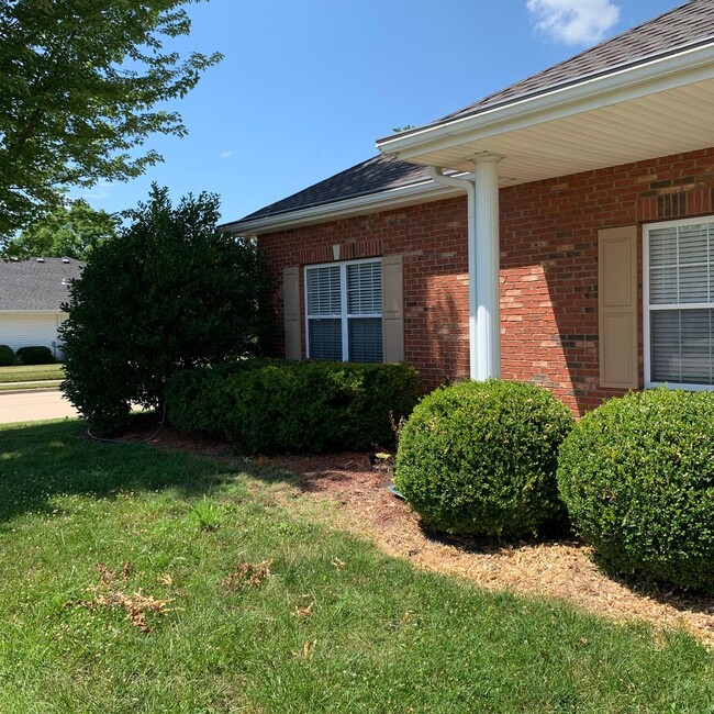 Building Photo - Beautiful House in nice family neighborhood!