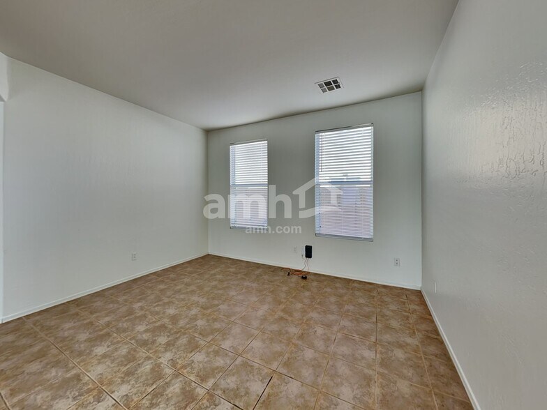 Building Photo - 14838 W Columbine Dr