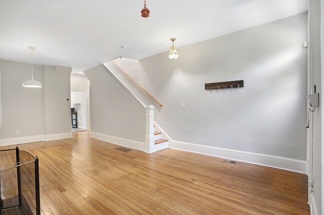 Building Photo - Charming Capitol Hill House| Don't miss the 3D-TOUR!