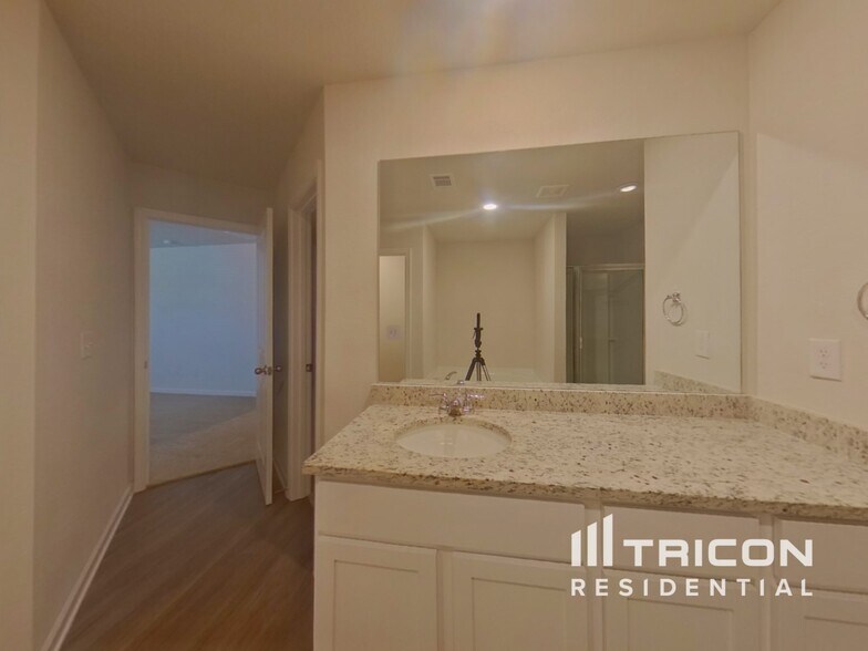 Building Photo - 823 Athens Ln